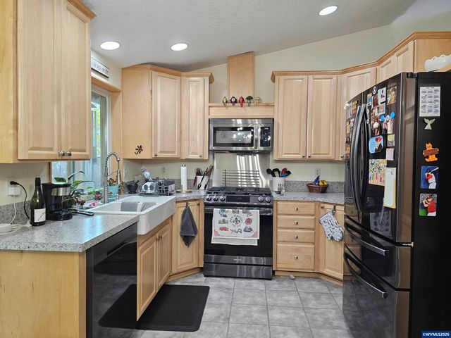 4814 Southstar Ct NE, Salem, OR 97305