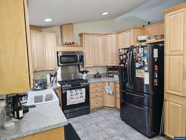 4814 Southstar Ct NE, Salem, OR 97305