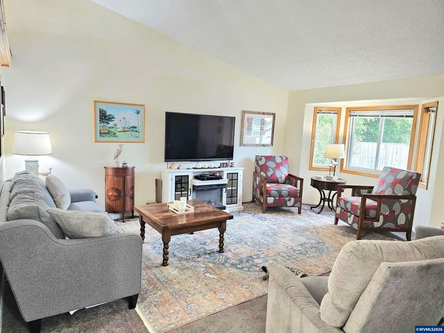 4814 Southstar Ct NE, Salem, OR 97305