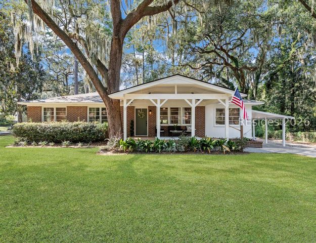 510 Center Dr W, Beaufort, SC 29902