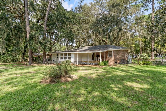 510 Center Dr W, Beaufort, SC 29902