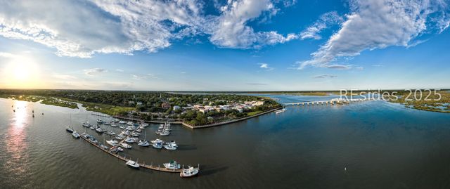 510 Center Dr W, Beaufort, SC 29902