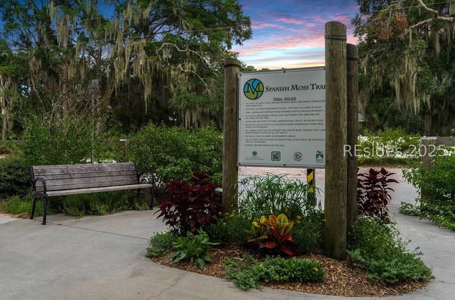 510 Center Dr W, Beaufort, SC 29902