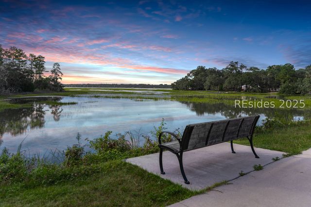 510 Center Dr W, Beaufort, SC 29902