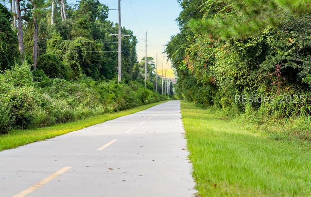 510 Center Dr W, Beaufort, SC 29902