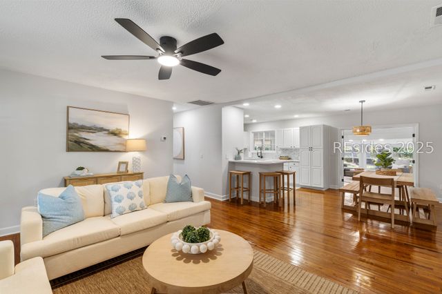 510 Center Dr W, Beaufort, SC 29902