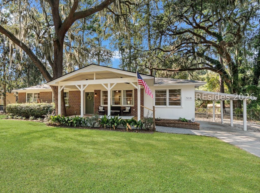 510 Center Dr W, Beaufort, SC 29902