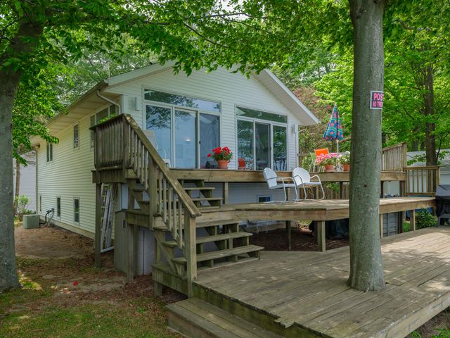 1192 Cherry Drive, South Haven, MI 49090