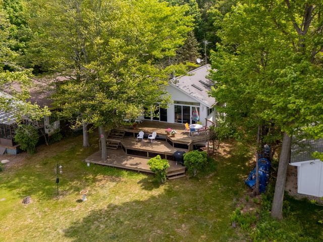 1192 Cherry Drive, South Haven, MI 49090