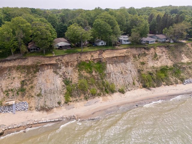 1192 Cherry Drive, South Haven, MI 49090