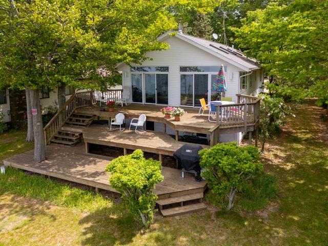 1192 Cherry Drive, South Haven, MI 49090