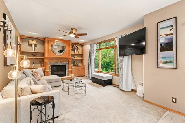 8305 Talbot Place, Johnston, IA 50131