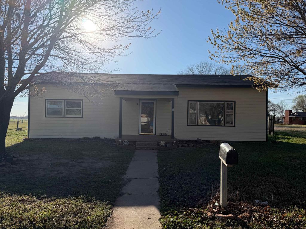 2120 Pine St, Harper, KS 67058