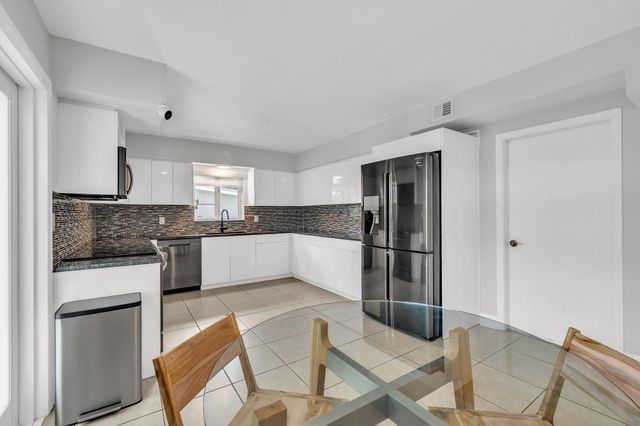 2812 NE 27th Street, Lighthouse Point, FL 33064