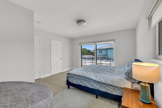 2812 NE 27th Street, Lighthouse Point, FL 33064