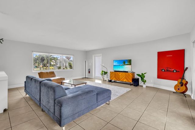 2812 NE 27th Street, Lighthouse Point, FL 33064