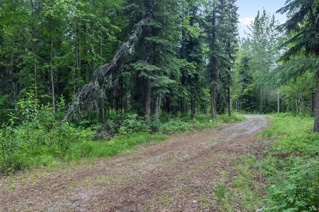 1013 HERTHA TURNAROUND, North Pole, AK 99705