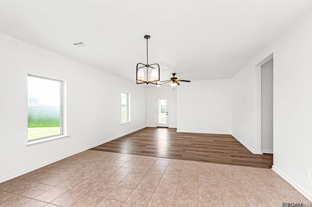 13876 Avocado Dr, Denham Springs, LA 70726
