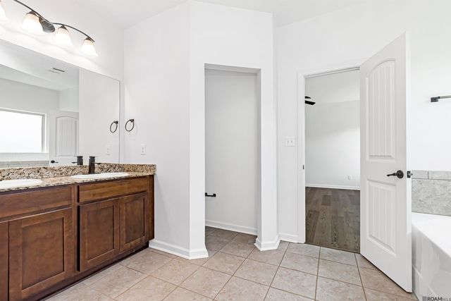 13876 Avocado Dr, Denham Springs, LA 70726