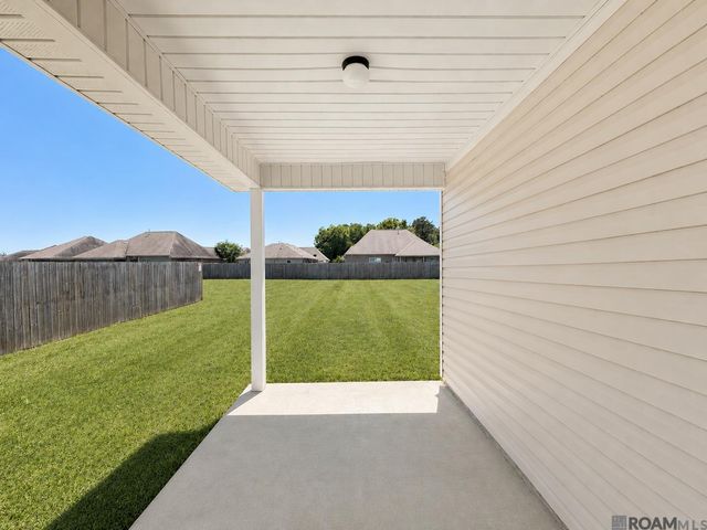 13876 Avocado Dr, Denham Springs, LA 70726