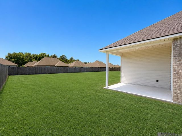 13876 Avocado Dr, Denham Springs, LA 70726