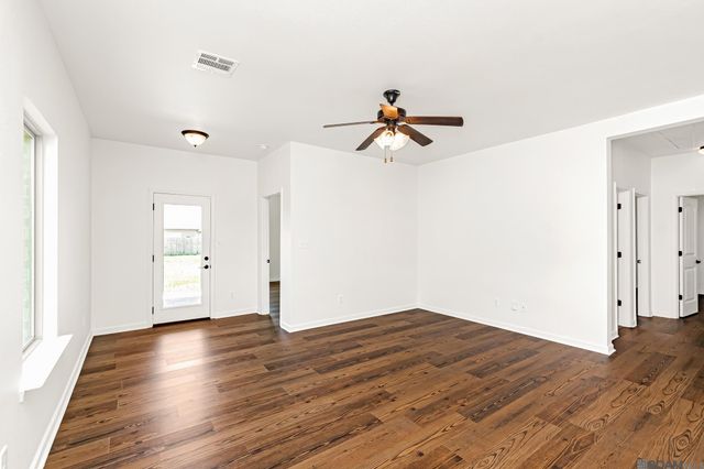 13876 Avocado Dr, Denham Springs, LA 70726