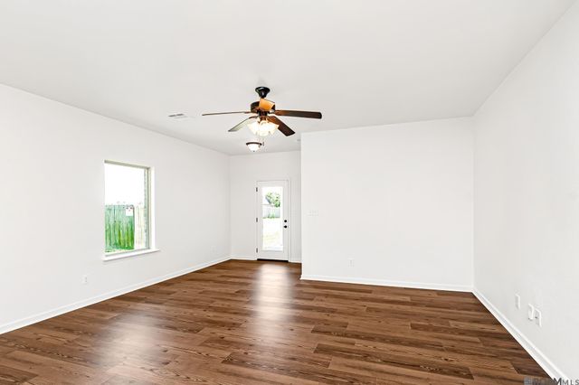 13876 Avocado Dr, Denham Springs, LA 70726