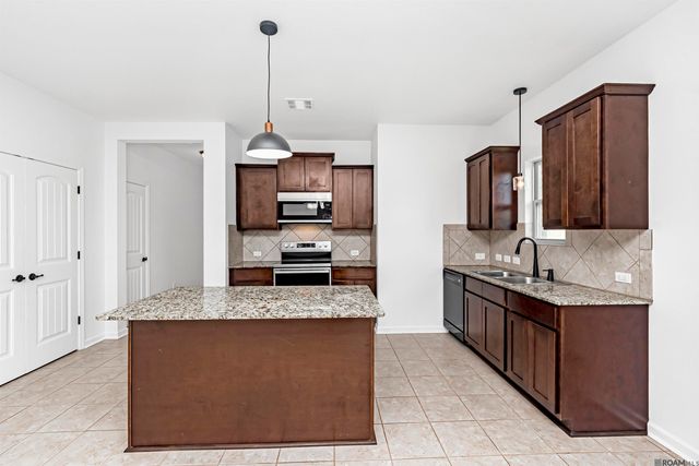 13876 Avocado Dr, Denham Springs, LA 70726