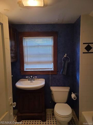 304 BAKER Street, Royal Oak, MI 48067