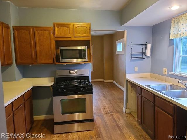 304 BAKER Street, Royal Oak, MI 48067