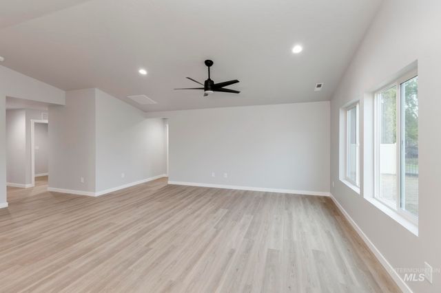3723 E White Plains St, Nampa, ID 83686