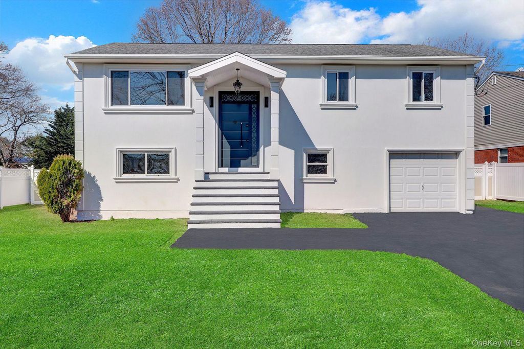 116 Southern Boulevard, Hauppauge, NY 11788