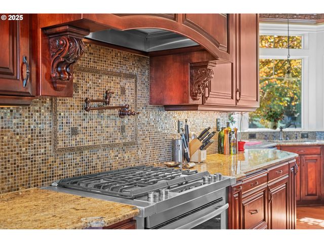 8438 CASCADE Hwy, Silverton, OR 97381