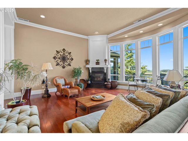 8438 CASCADE Hwy, Silverton, OR 97381