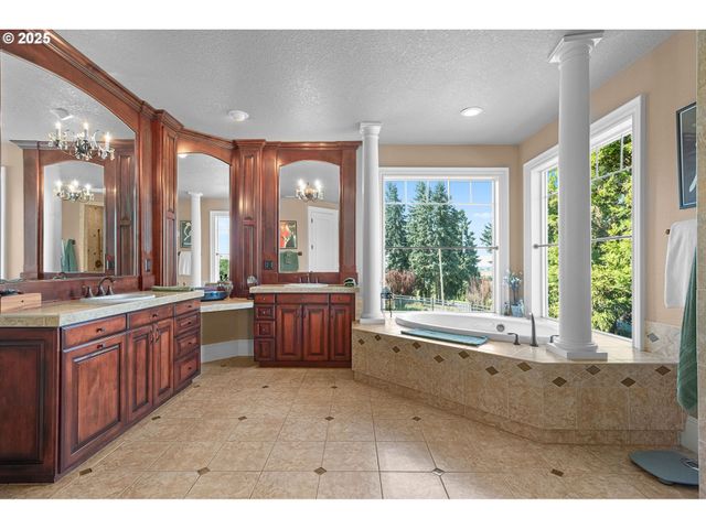 8438 CASCADE Hwy, Silverton, OR 97381