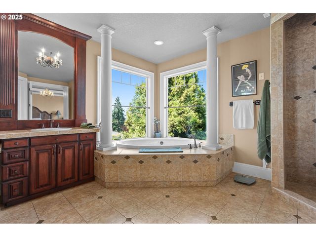 8438 CASCADE Hwy, Silverton, OR 97381