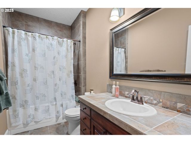 8438 CASCADE Hwy, Silverton, OR 97381