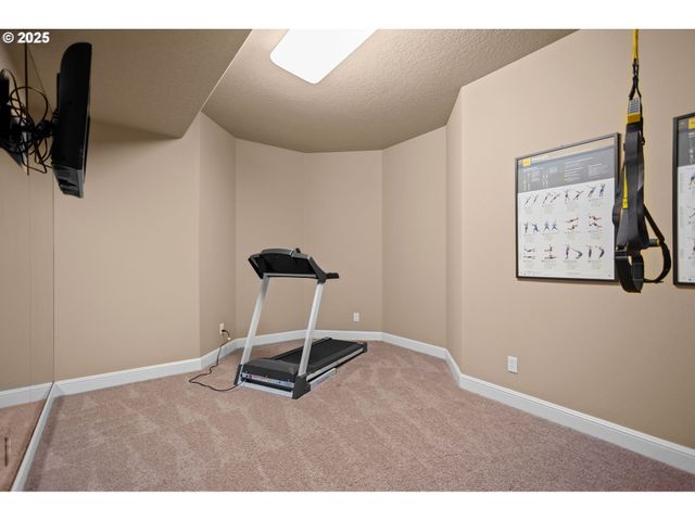 8438 CASCADE Hwy, Silverton, OR 97381