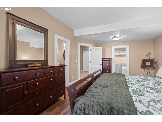 8438 CASCADE Hwy, Silverton, OR 97381