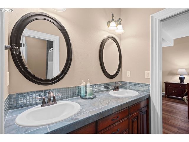 8438 CASCADE Hwy, Silverton, OR 97381