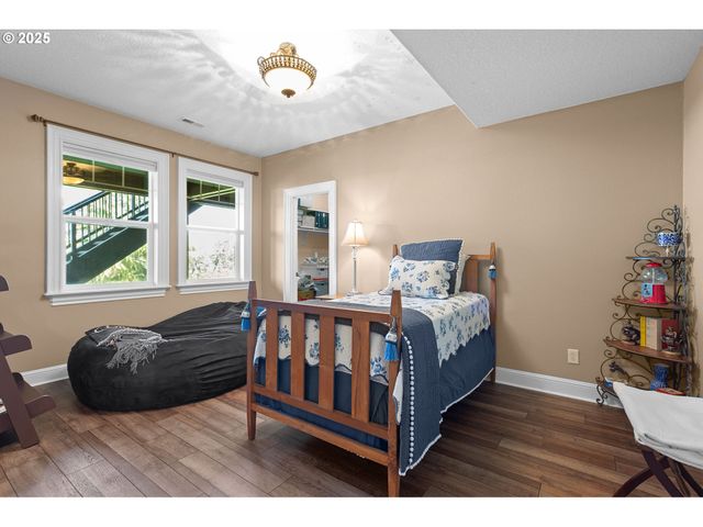 8438 CASCADE Hwy, Silverton, OR 97381