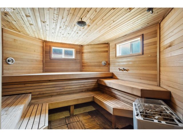 8438 CASCADE Hwy, Silverton, OR 97381