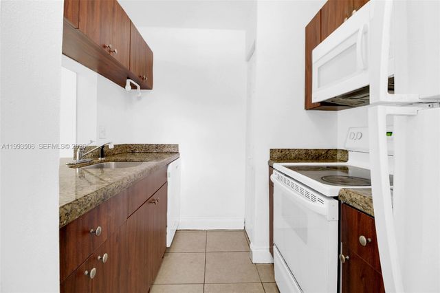 9730 Hammocks Blvd 203-28, Miami, FL 33196