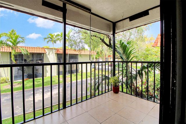 9730 Hammocks Blvd 203-28, Miami, FL 33196