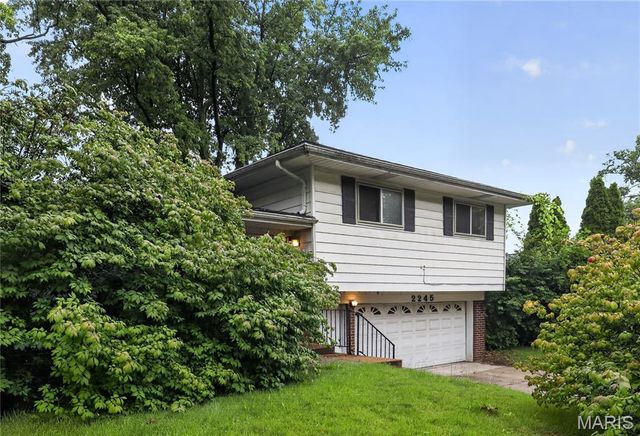 2245 N Elizabeth Avenue, Florissant, MO 63031