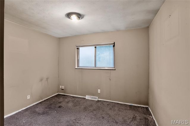 2245 N Elizabeth Avenue, Florissant, MO 63031