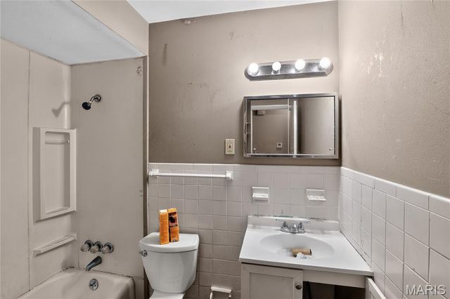 2245 N Elizabeth Avenue, Florissant, MO 63031
