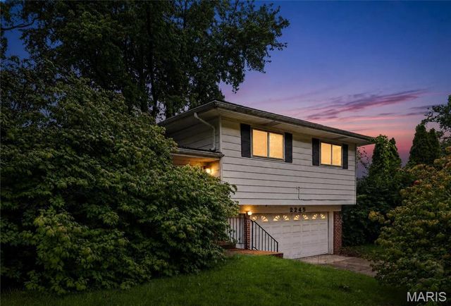 2245 N Elizabeth Avenue, Florissant, MO 63031