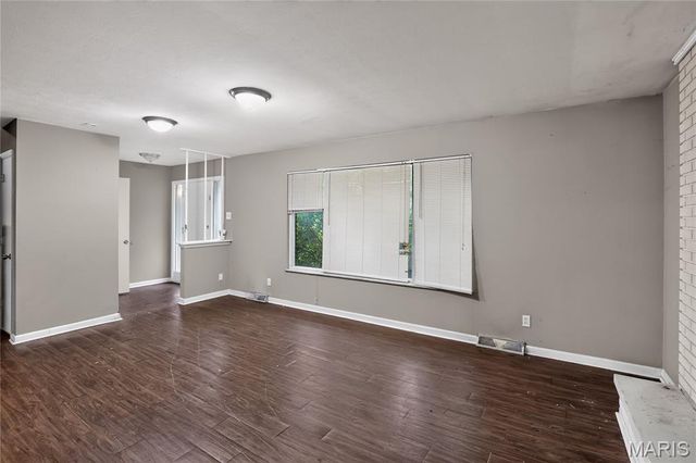 2245 N Elizabeth Avenue, Florissant, MO 63031