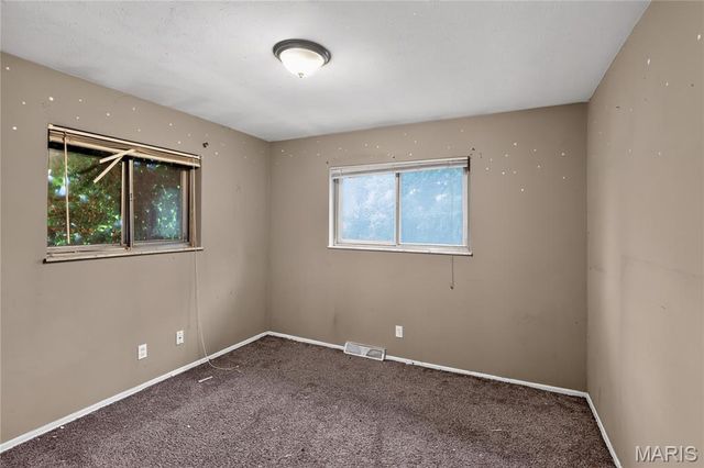 2245 N Elizabeth Avenue, Florissant, MO 63031